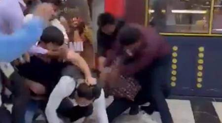 noida mall fight, noida mall service charge fight, noida family restaurant staff clash, noida restaurant viral video, Consumer Affairs Department, noida mall viral video, watch noida mall fight viral video, noida news, indian express, indian express news